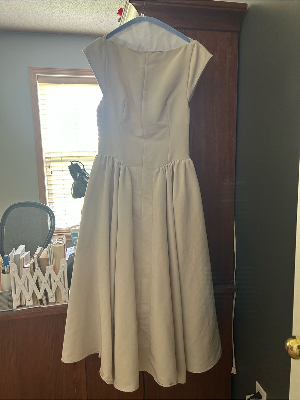 House of CB ‘Debutante’ Backless Midi Dress – French Dove (M) - Picture 4 of 8